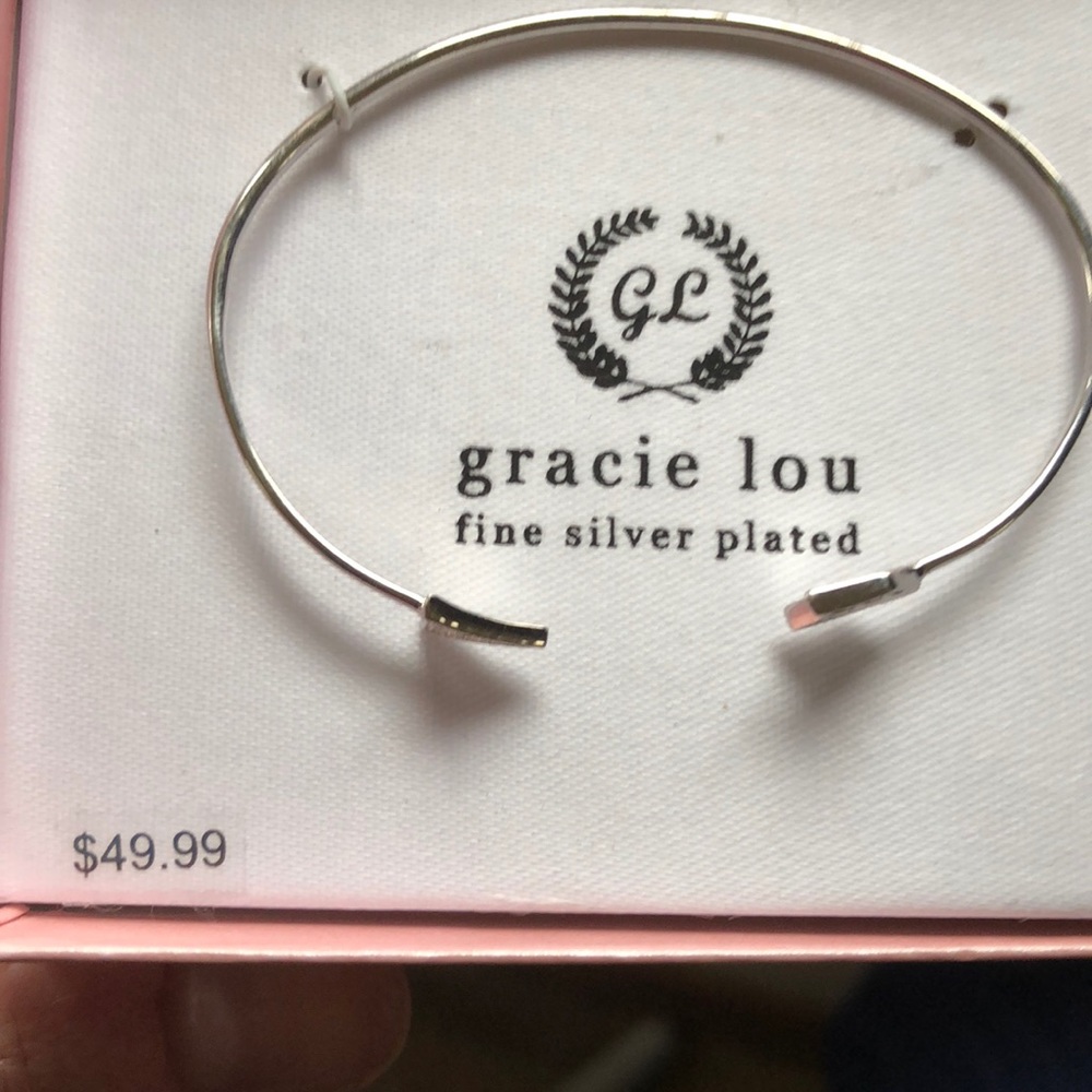 New! Silver Arrow Bracelet - Picture 3 of 3